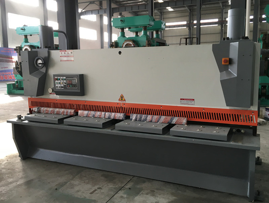 تجهیزات دستگاه برش گیوتین مکانیکی 2mm 10mm 12mm Metal Cnc