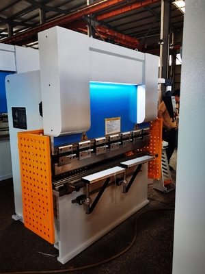 7.5KW ماشین ترمز فشار CNC هیدرولیک فولاد نرم 400mm وزن 7000kg